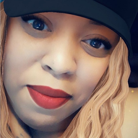 Meet your Posher, Vanessa - Picture 1 of 2